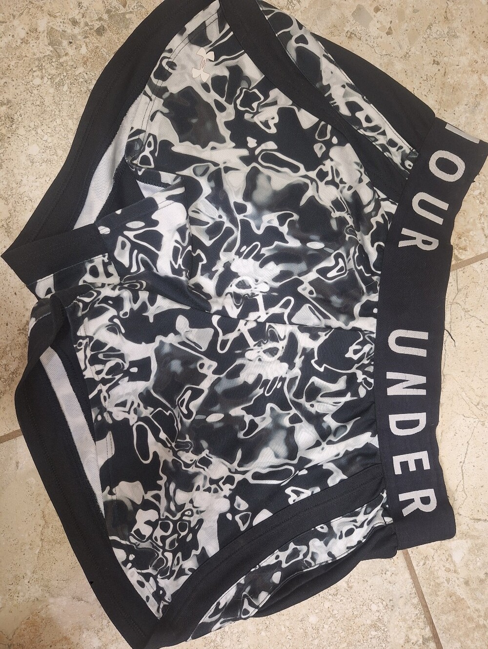 UNDERARMOUR Black & White Women's Active Shorts